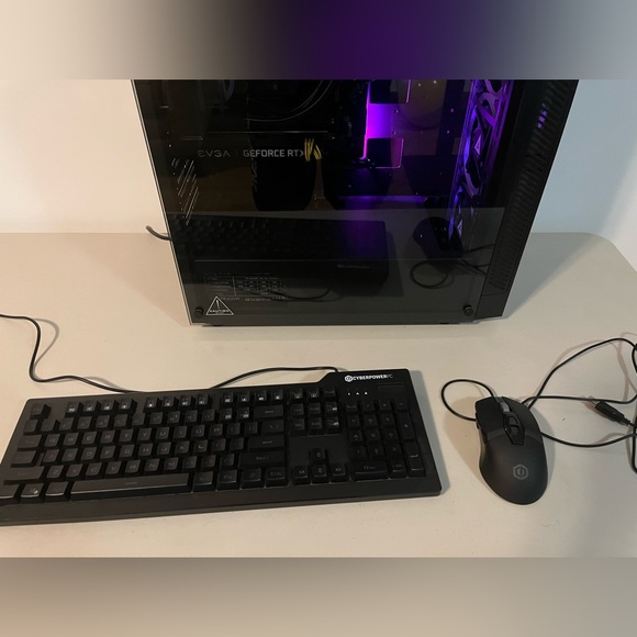 Cyber power gaming pc w/ keyboard and mouse - Picture 4 of 6